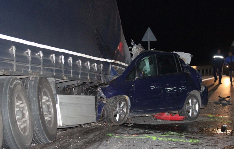 Több ember halálát okozta a lekapcsolódó szerelvény