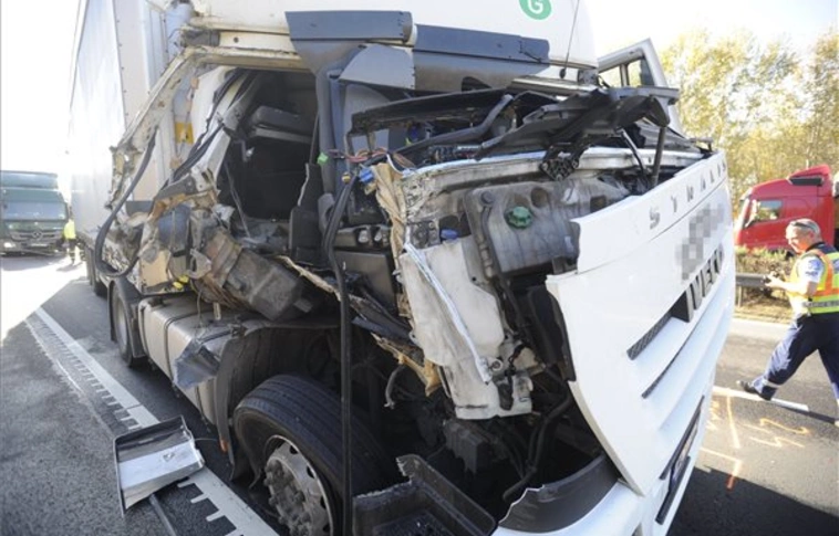 Nyolc baleset történt egyszerre az országban (Helyszíni fotókkal!)