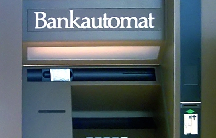 Vészjelzést adtak le a bankoknak: valakik az ATM-ek kifosztására készülnek világszerte