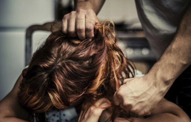 A házastársi erőszak áldozataiért emeltek szót francia közéleti személyiségek