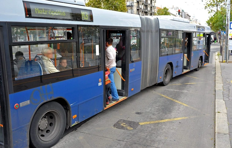 Buszsofőrt bántalmazott egy férfi