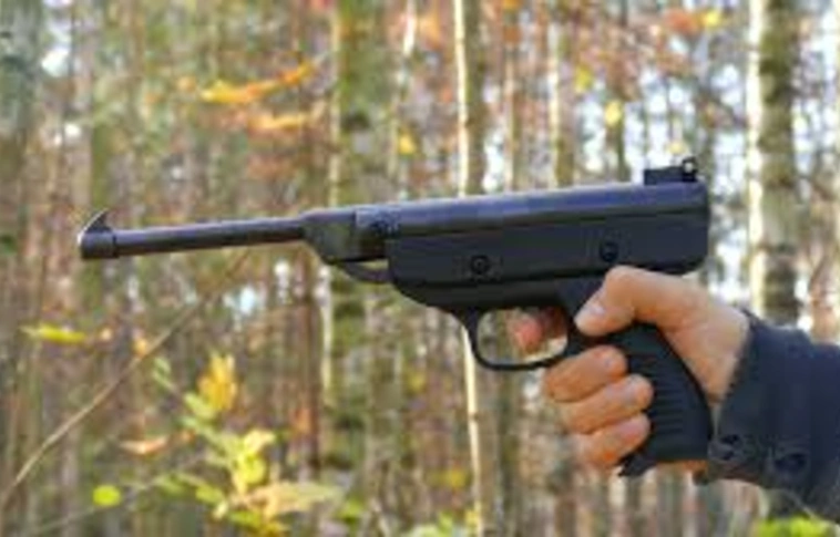 Mint az akciófilmekben: meglőttek egy vállalkozót, aki mégis elmenekült autójával