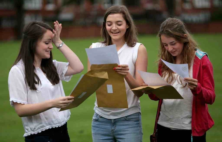 OH: szerdán még benyújthatják a hiányzó dokumentumokat a felsőoktatásba felvételizők