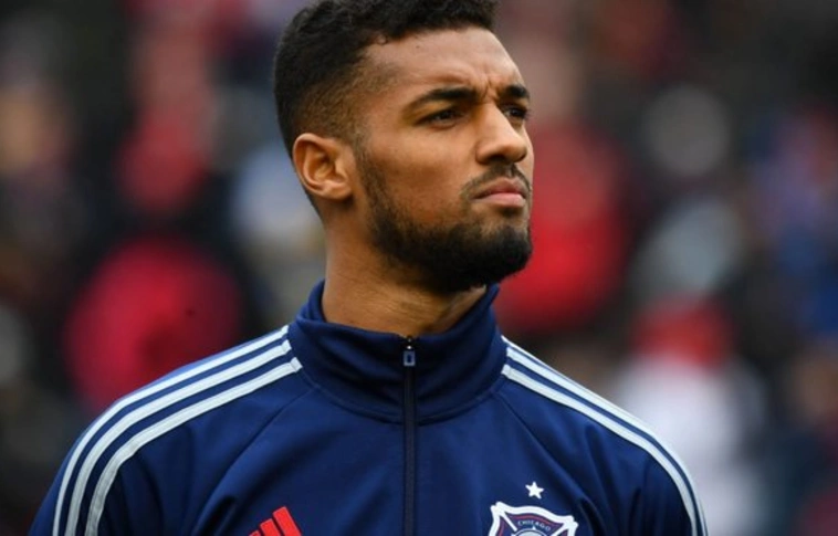 Hátborzongató baleset, ronccsá zúzták a kocsiját az ismert focistának