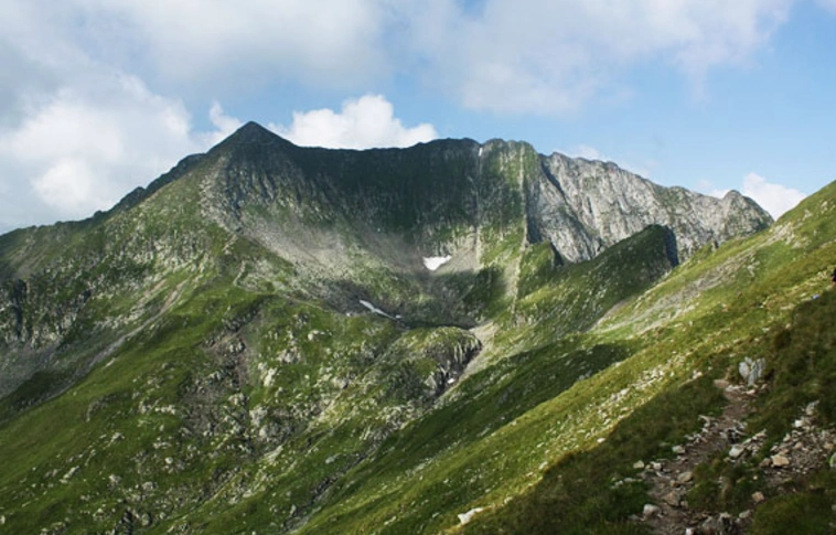 Nyolc óra alatt mentettek ki két magyar turistát a Fogarasi-havasokban