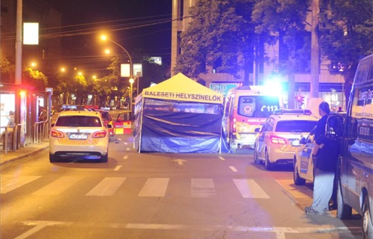 Gyalogost gázolt halálra egy autó a Blaha Lujza téren (Helyszíni fotókkal!)