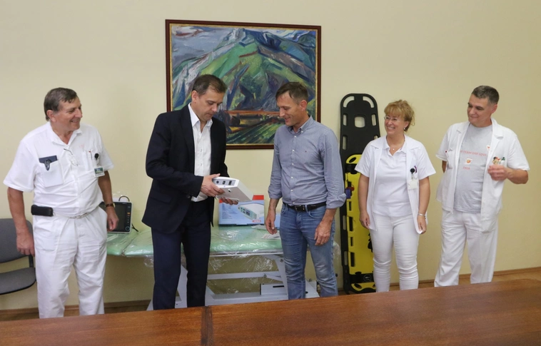 Műszer- és pénzadomány a Gyermekegészségügyi Központnak