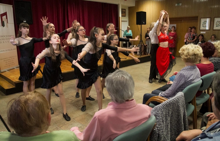 "Boldogok azok a gyerekek, akiknek még élnek a szüleik" Elkezdődött az Idősek Hava Miskolcon