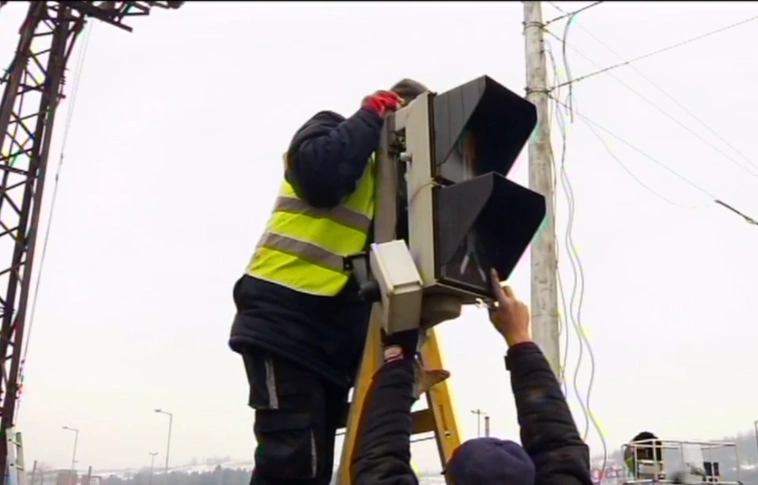 Figyelem: kikapcsolják a jelzőlámpát a Petneházy bérházaknál