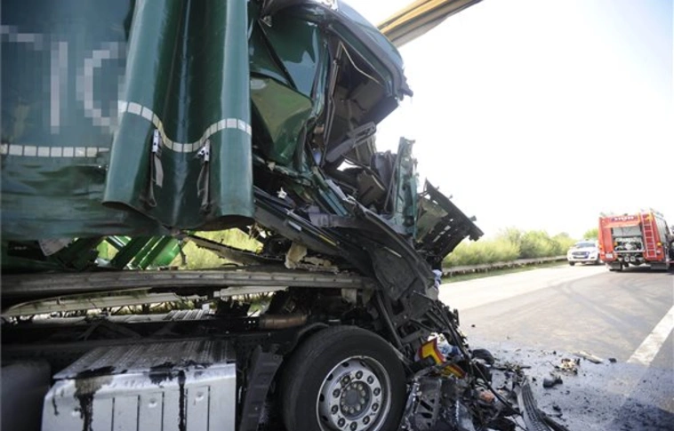 Öngyilkos lett a balesetet okozó kamionsofőr