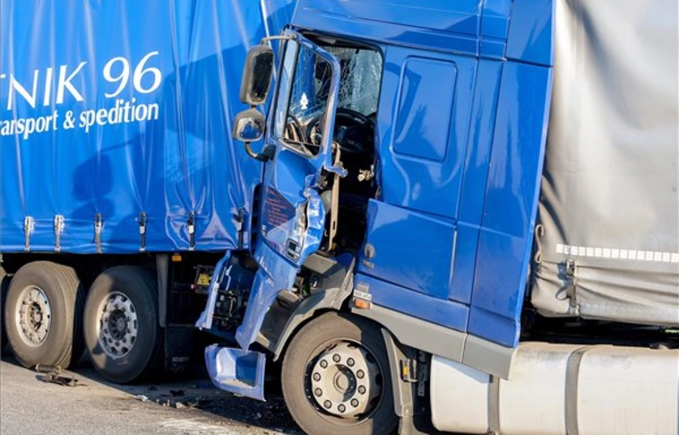 Halálos kamionbaleset történt az M5-ösön Táborfalvánál