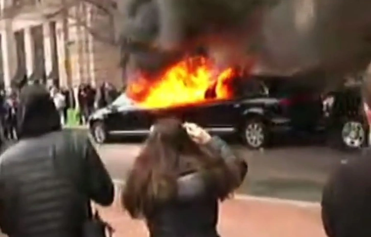 Balesetben meghalt egy esküvői limuzin 18 utasa