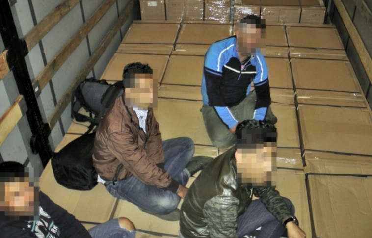 Kamionban bújtak meg