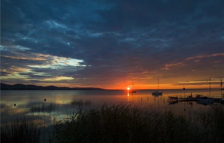Szeretne napfelkeltét látni a Balatonnál?