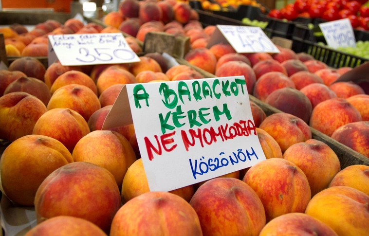 Gyümölcspiaci körkép