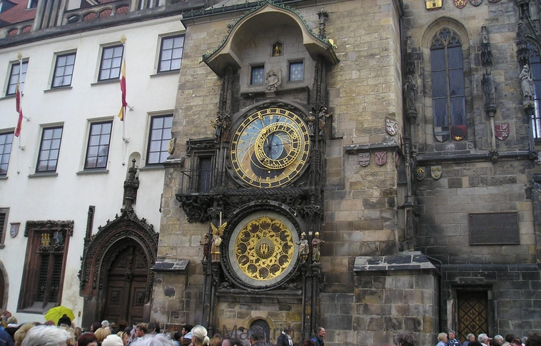 Évszázados állatszobrocskákat találtak a prágai Óvárosi városháza felújításakor