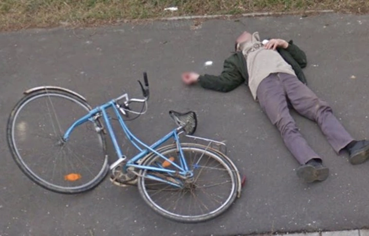 Megtalálták a Google Street View földön elterülő biciklisét
