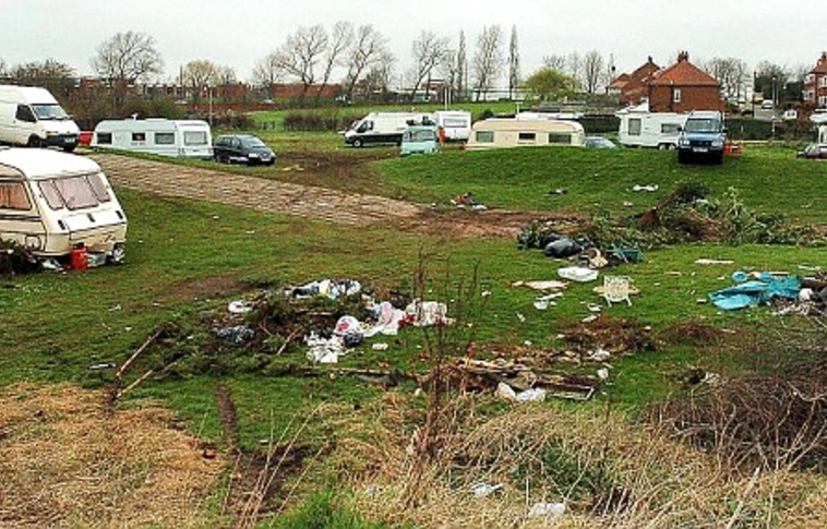 Ukrán nacionalisták romatábort vertek szét egy kijevi parkban, a rendőrség eljárást indított