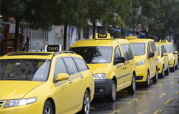 Kórházba sietett vérző utasával a taxis, de már nem tudták megmenteni a férfit