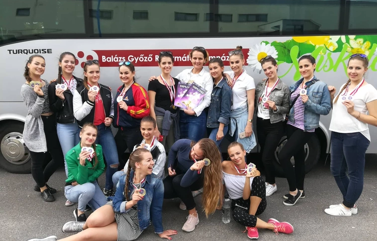 Miskolci táncosok: Két produkcióból két arany Brassóban!