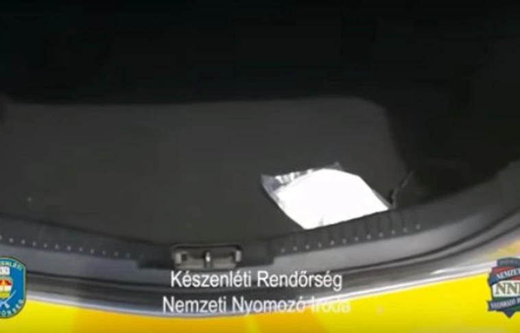 Lebukott a taxis és az utasa is