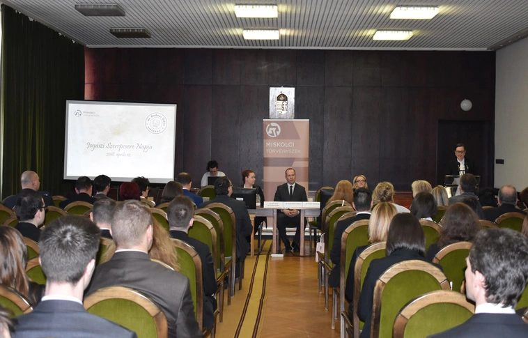 Ismét szerepet cseréltek a jogászok a Miskolci Törvényszéken