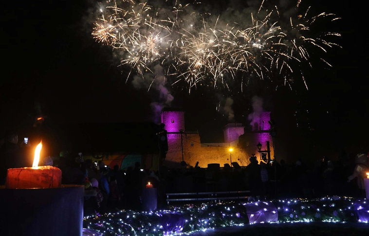 Fantasztikus látvány a Diósgyőri várban, az adventi gyertyák fényének üzenetével (Képgaléria!)