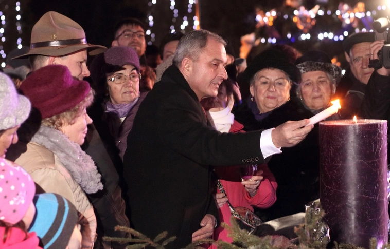 Hubay György:  "Vigyázzunk az adventi gyertyák fényére év közben is!" (Képgalériával!)