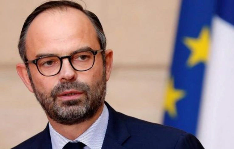 A francia kormányfő hivatalosan is bejelentette az üzemanyagadó befagyasztását