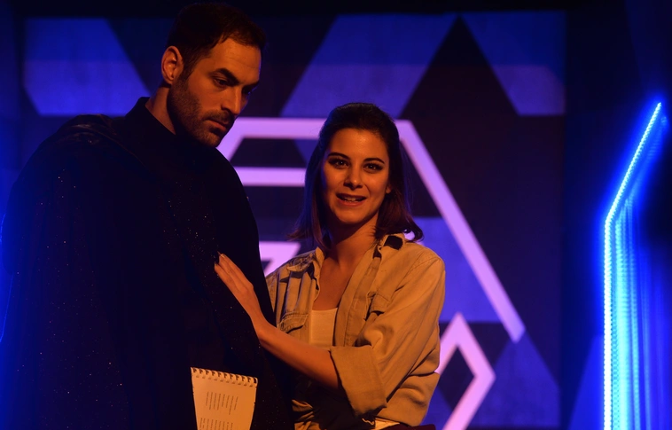 Műfajokon, Kánonokon és nézői agyakon átívelő, elképesztő finálé – Az Elza trilógia epikus záródarabja!