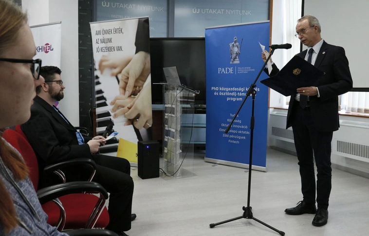 Pénzügyi tudatosság már kamaszkortól – fórum az egyetemen