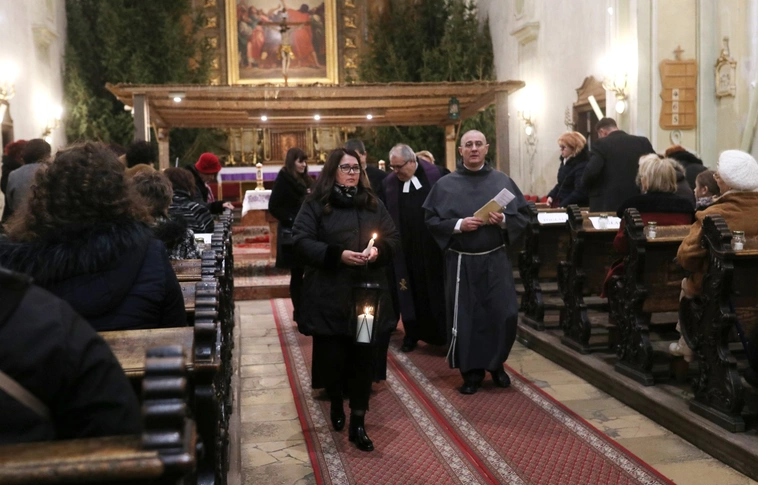 Kalandos úton ért el hozzánk a betlehemi láng (Képgalériával!)