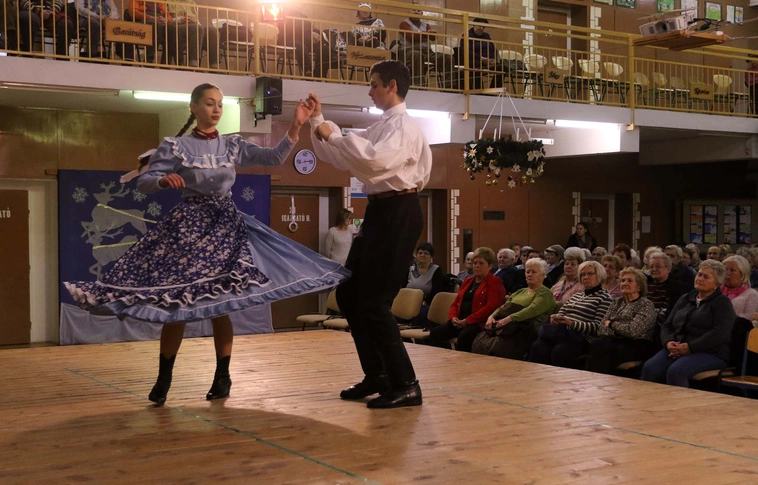 Idősek karácsonya Komlóstetőn (Képgalériával!)