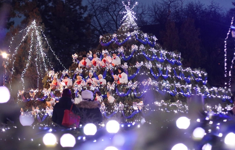 Felnőtt énekkarok álltak Miskolc karácsonyfájára - finisben a kórusverseny (Képgalériákkal)