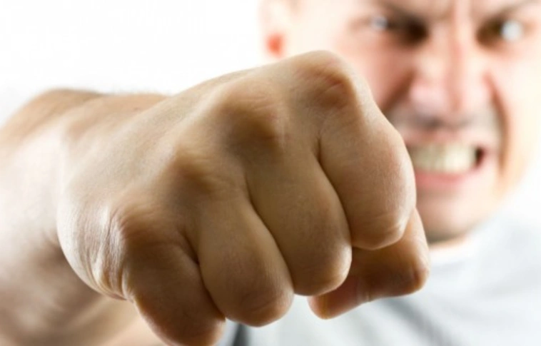 Szabadidejében fékezte meg a rendőr az agresszív utast