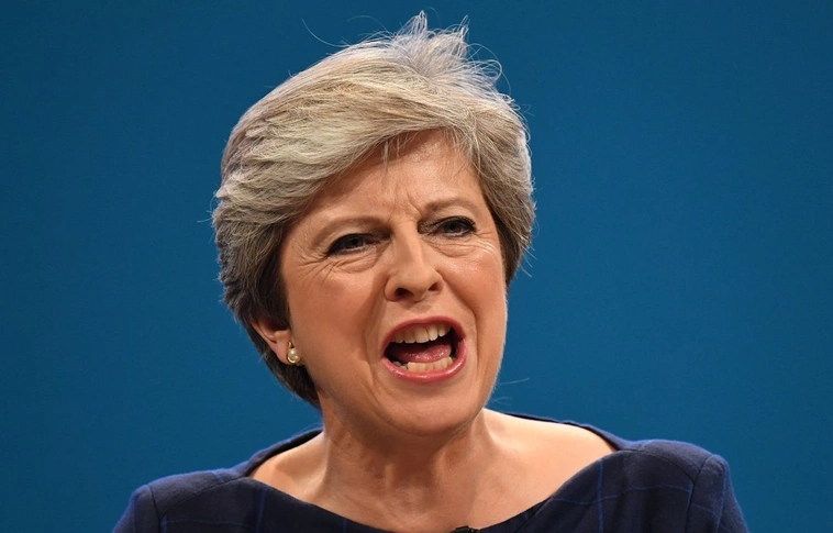 Theresa May kedden Brüsszelben egyeztet Jean-Claude Junckerrel és Donald Tuskkal