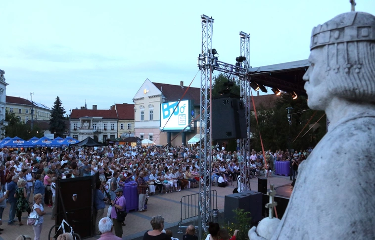 Náray Erika, a Ghymes és Miklósa Erika is fellépett a Szent István téren szombaton