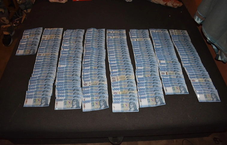 Dílerekre csaptak le a zsaruk