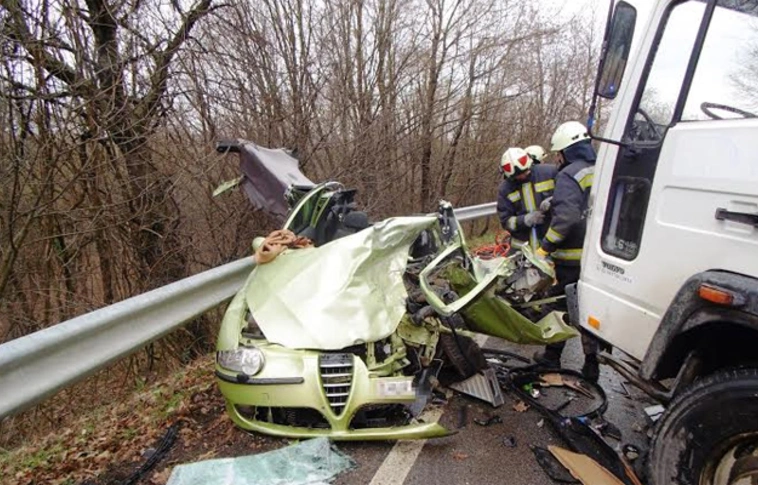 Halálos baleset történt a 37-esen, teljes szélességében lezárták a főutat