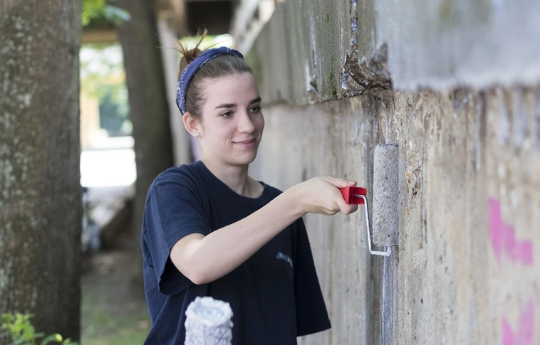 Színekkel nyugtatnak – Közösségi falfestés a Testvérvárosok útján