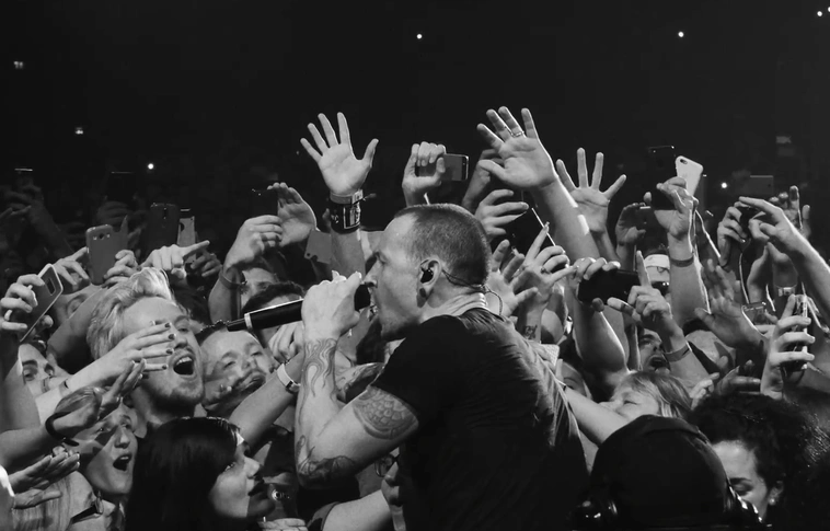 Szívszorító, ahogy megemlékeztek egy éve elhunyt barátjukról a Linkin Park tagjai
