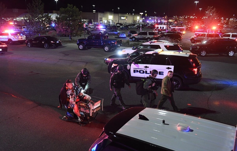 Túszdráma a szupermarketben: gyilkolt és túszokat ejtett egy férfi