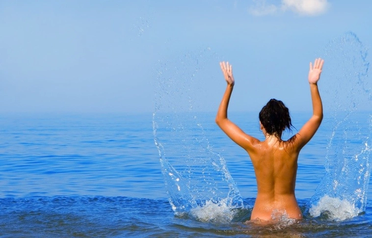 A magyarok ötöde járt nudistastrandon