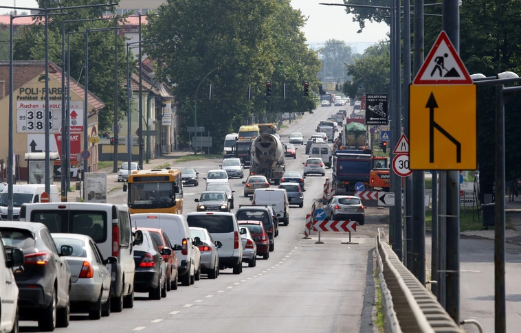 Közel két kilométer szakaszon újul meg a József Attila utca – Az autósokat fokozott óvatosságra intik