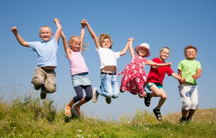 Véget ér a tanév, kezdődik a vakáció, indulnak a táborozások
