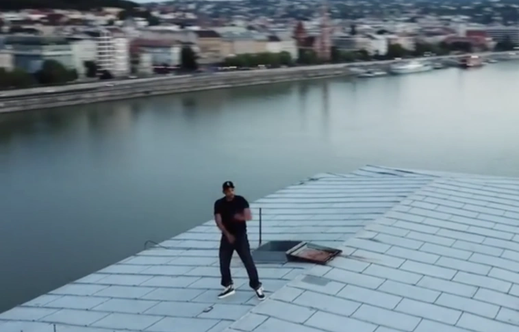 Húúú, de laza: a Lánchíd tetején ropta Will Smith!