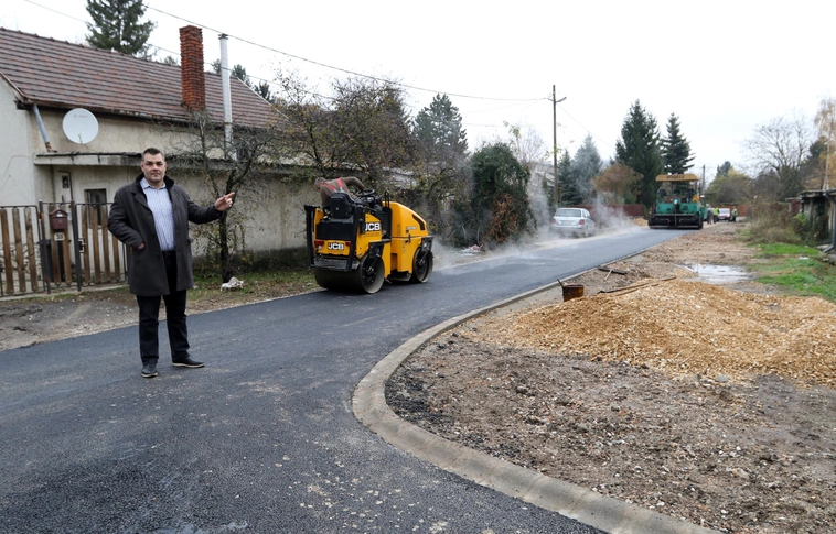 Aszfaltot kapott a forgalmas útszakasz