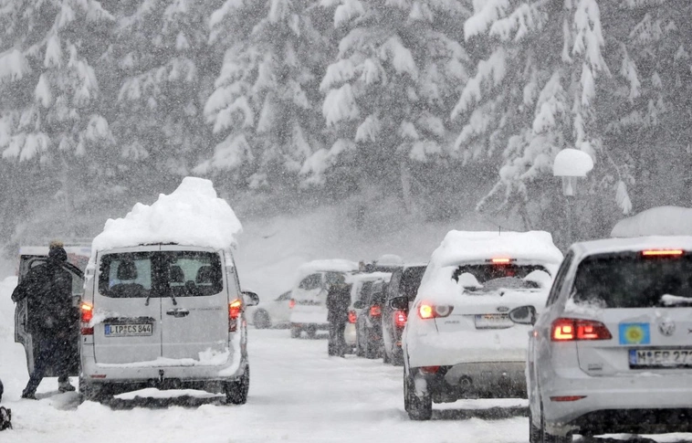 Egyre rosszabb a hóhelyzet Ausztriában