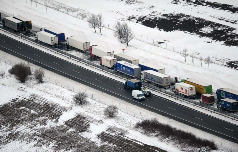 Továbbra is nagy a forgalom Hegyeshalomnál