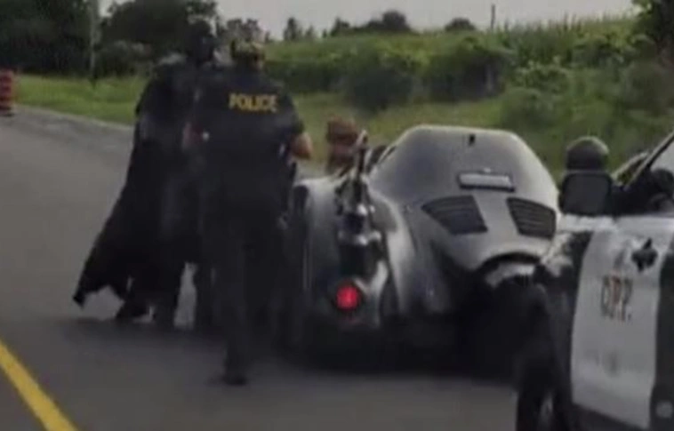 Kanadában Batman sem menekülhet a zsaruk elől – de vajon hová sietett? (Videóval!)